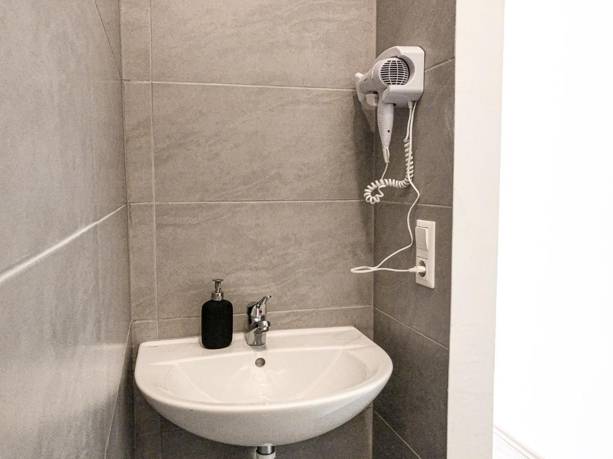 Apartament Commodious 2br Apt. Near Akh-perfect For Groups *